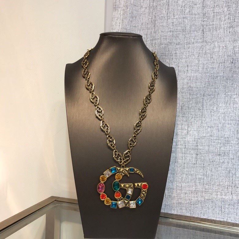 G*u*i necklaces